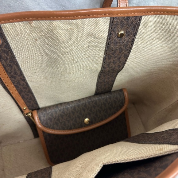 Michael Kors signature brown two handle tote bag with unique graphic  on front - Picture 13 of 13